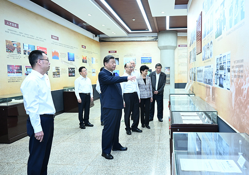 9月6日至8日，中共中央總書記、國家主席、中央軍委主席習(xí)近平在黑龍江考察。這是7日上午，習(xí)近平在哈爾濱工程大學(xué)哈軍工紀(jì)念館考察。
